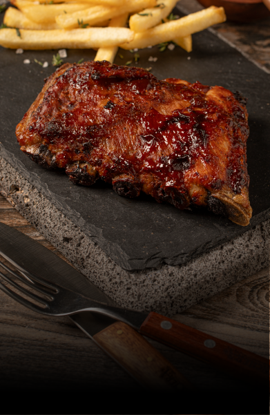 Costilla Ranchera con Salsa Barbacoa Casera y Papas a la Francesa