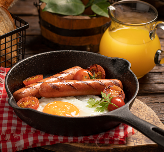 Desayuno Casero con Salchichas Ranchera