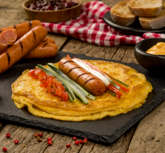 Receta para Desayuno con Rollitos de Huevo Rellenos con Salchichas Ranchera